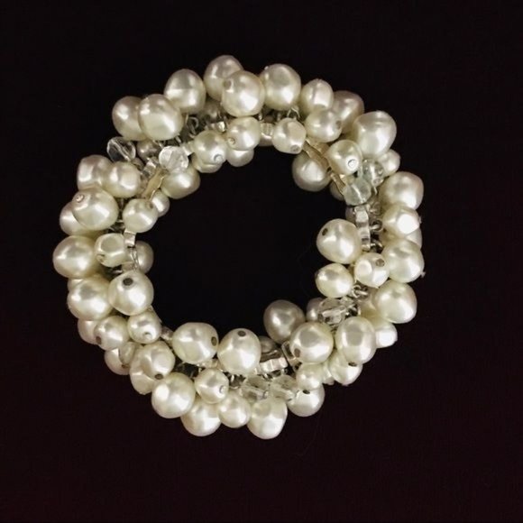 VTG Pearl & Rhinestone Signed Bracelet Vintage On Trend - Picture 1 of 8
